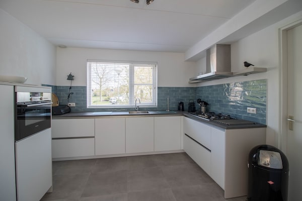 Foto van Moderne villa in Makkum met tuin - Vakantiehuis in Makkum - Kitchen