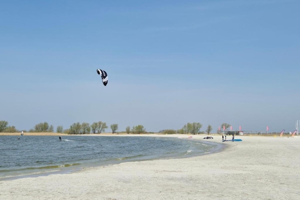Foto van Moderne villa in Makkum met tuin - Vakantiehuis in Makkum - AreaSummer20KM