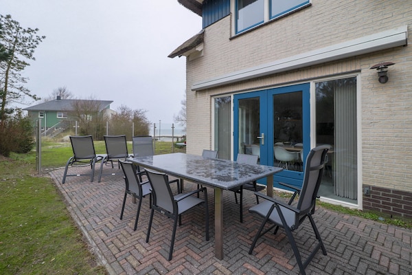 Foto van Moderne villa in Makkum met tuin - Vakantiehuis in Makkum - TerraceBalcony