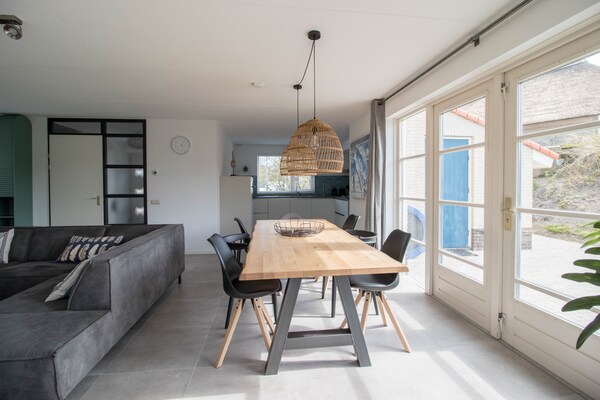 Foto van Moderne villa in Makkum met tuin - Vakantiehuis in Makkum - LivingRoom