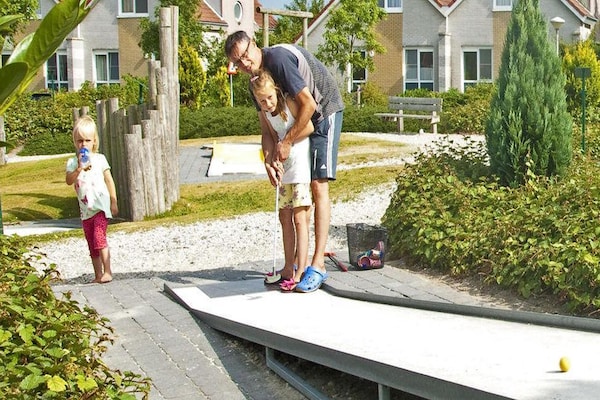 Foto van Bungalow aan het water in Makkum met steiger - Vakantiehuis in Makkum - AreaSummer1KM