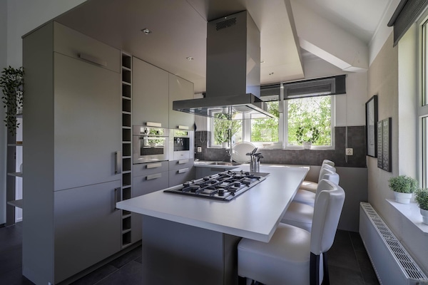 Foto van Bungalow in Makkum met privésteiger - Vakantiehuis in Makkum - Kitchen
