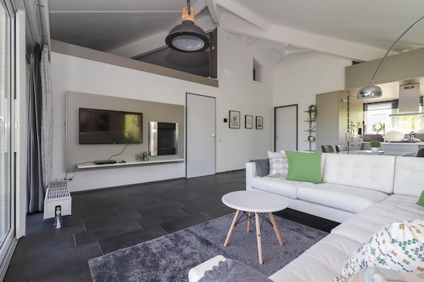 Foto van Bungalow in Makkum met privésteiger - Vakantiehuis in Makkum - LivingRoom