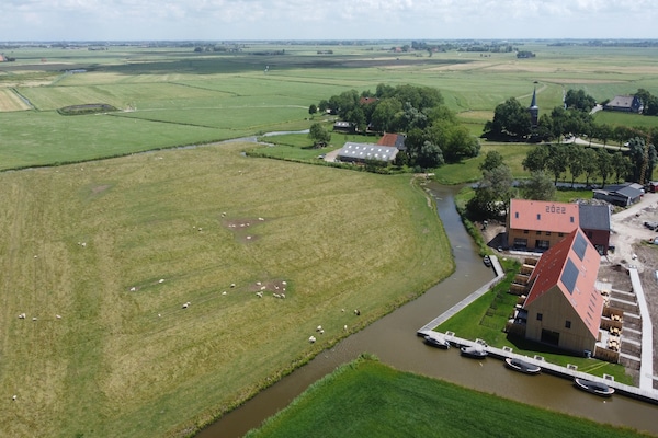 Foto van Twee naast elkaar gelegen luxe villa's in Friesland - AreaSummer1KM