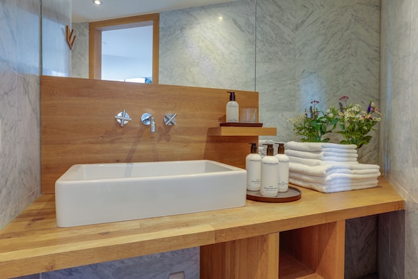 Foto van Herberg in Ternaard bij UNESCO Erfgoed - Vakantiehuis in Ternaard - BathRoom