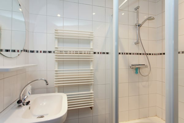 Foto van Vakantiehuis Ameland bij Noordzeestrand - Vakantiehuis in Nes Ameland - BathRoom