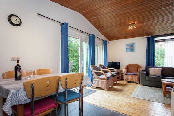 Foto van Vakantiehuis Ameland bij Noordzeestrand - Vakantiehuis in Nes Ameland - DiningRoom