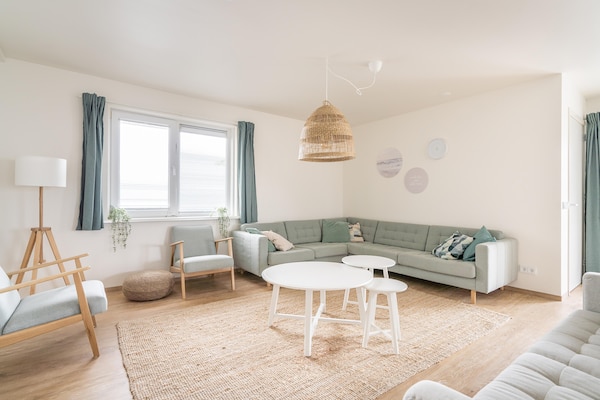 Foto van Groepsappartement Ameland Nes - Vakantiehuis in Nes - LivingRoom