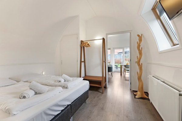 Foto van Verblijf in Midlaren in vakantiepark - Vakantiehuis in Midlaren - BedRoom