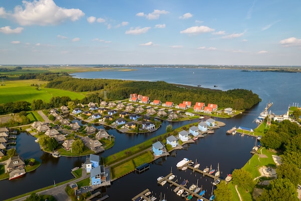 Foto van Bungalow aan het meer met sauna - Vakantiehuis in Midlaren - AreaSummer1KM
