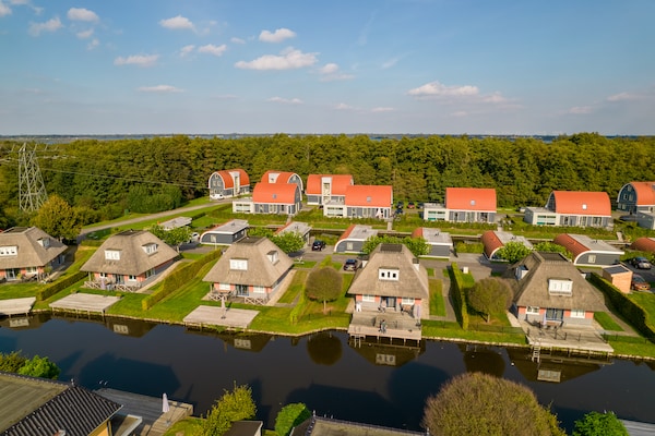 Foto van Bungalow aan het meer met sauna - Vakantiehuis in Midlaren - AreaSummer1KM