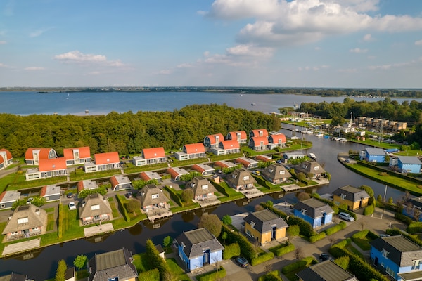 Foto van Bungalow aan het meer met sauna - Vakantiehuis in Midlaren - AreaSummer1KM