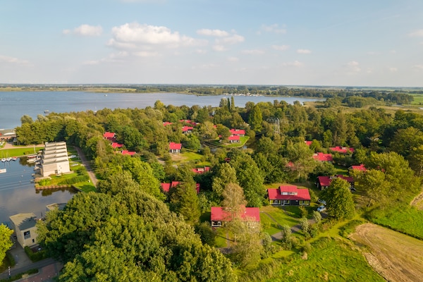 Foto van Bungalow aan het meer met sauna - Vakantiehuis in Midlaren - AreaSummer1KM