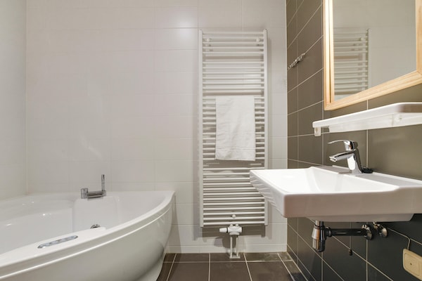 Foto van Bungalow aan het meer met sauna - Vakantiehuis in Midlaren - BathRoom
