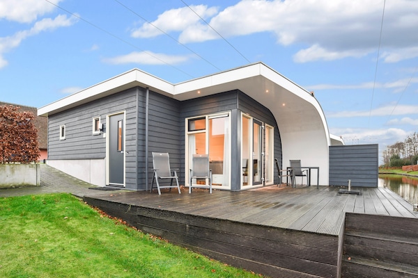 Foto van Bungalow aan het meer met sauna - Vakantiehuis in Midlaren - TerraceBalcony