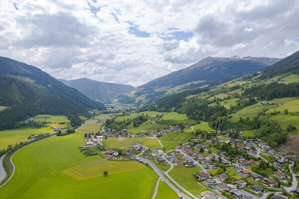 Foto van Chalet in Neukirchen met Bergzicht - Vakantiehuis in Neukirchen - ExteriorSummer