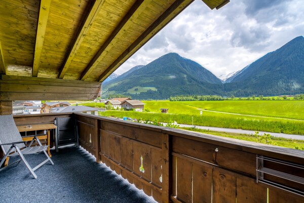 Foto van Chalet in Neukirchen met Bergzicht - Vakantiehuis in Neukirchen - TerraceBalcony