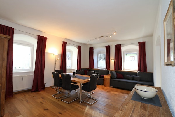 Foto van Appartement in Fügen bij Spieljochbahn - Vakantiehuis in Fügen - LivingRoom