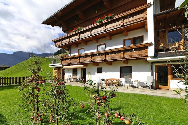 Foto van Appartement in Hippach bij Horbergbahn - Vakantiehuis in Hippach im Zillertal - ExteriorSummer