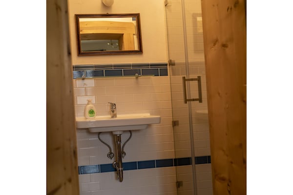 Foto van Appartement met 1 slaapkamer vlakbij bos en rivier - BathRoom