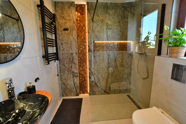 Foto van Comfortabel vakantiehuis, sauna + hottub - Vakantiehuis in Sulechowo - BathRoom