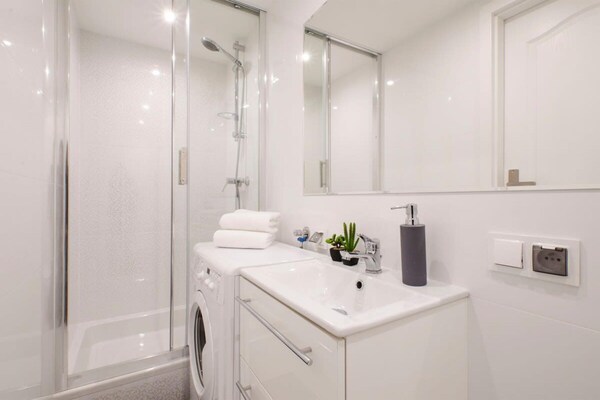 Foto van Appartement vlakbij station Fabryczna - Vakantiehuis in Łódź - BathRoom