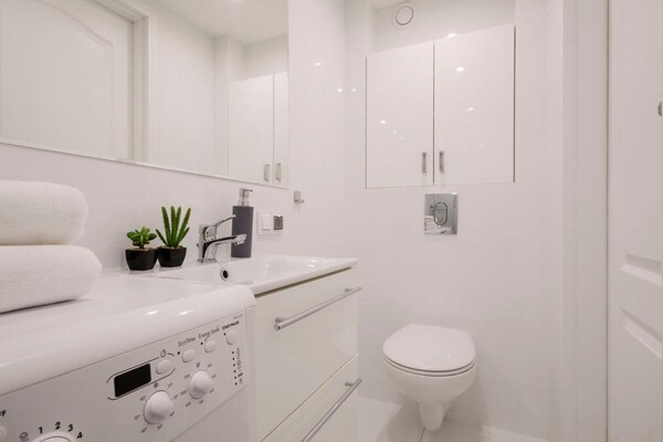 Foto van Appartement vlakbij station Fabryczna - Vakantiehuis in Łódź - BathRoom