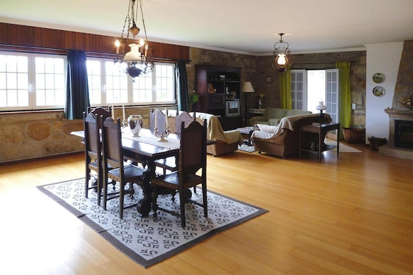 Foto van Granieten Huis bij Tâmega met Zwembad - Vakantiehuis in Luzim - DiningRoom