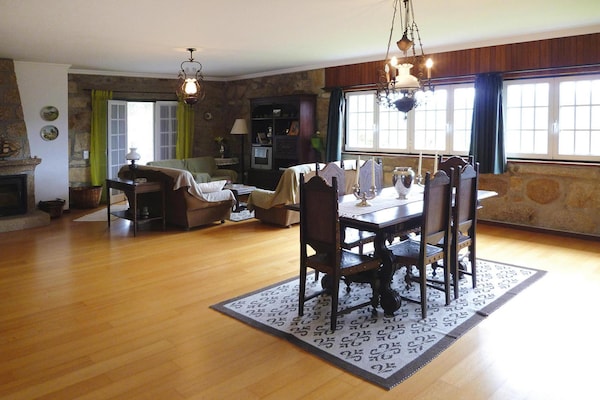 Foto van Granieten Huis bij Tâmega met Zwembad - Vakantiehuis in Luzim - DiningRoom