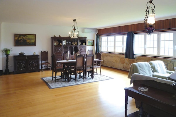 Foto van Granieten Huis bij Tâmega met Zwembad - Vakantiehuis in Luzim - DiningRoom
