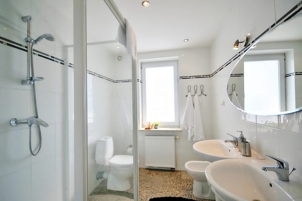 Foto van Appartement met balkon vlakbij het strand - Vakantiehuis in Ustronie Morskie - BathRoom