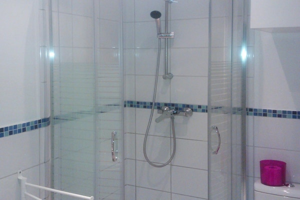 Foto van Bungalow bij Meer en Dichtbij Oostzee - Vakantiehuis in Bieszkowice - BathRoom