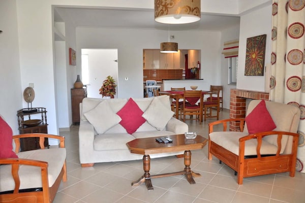 Foto van Villa in Vilamoura bij Strand en Golf - Vakantiehuis in Vilamoura - LivingRoom