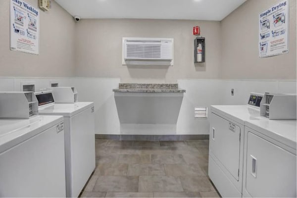 Foto van 2 tweepersoonsbedden | Rookvrij, minikoelkast - Vakantiehuis in San Bernardino - Facilities