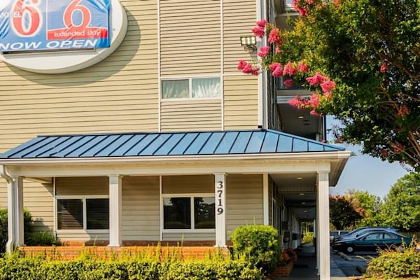 Foto van 1 tweepersoonsbed (queensize) | Roken toegestaan - Vakantiehuis in Fayetteville - ExteriorSummer