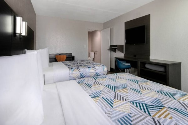 Foto van 2 tweepersoonsbedden (queensize) | Rookvrij - Vakantiehuis in San-Antonio - BedRoom