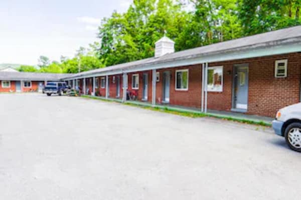 Foto van Beaver WV | Queensize bed | Rookvrij - Vakantiehuis in Beaver WV - ExteriorSummer