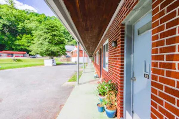 Foto van Beaver WV | Queensize bed | Rookvrij - Vakantiehuis in Beaver WV - ExteriorSummer