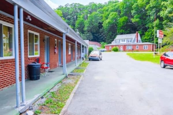 Foto van Beaver WV | Kingsize bed | Rookvrij - Vakantiehuis in Beaver WV - parking