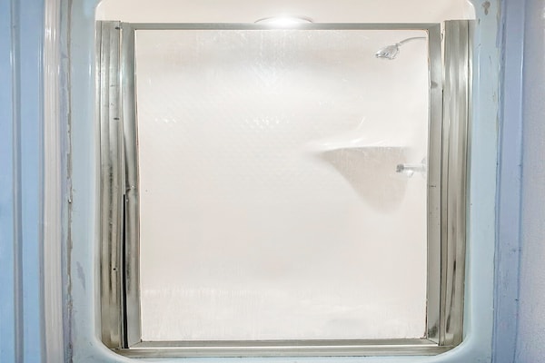 Foto van 2 Queensize bedden | Roken | Jackson - Vakantiehuis in Jackson - BathRoom