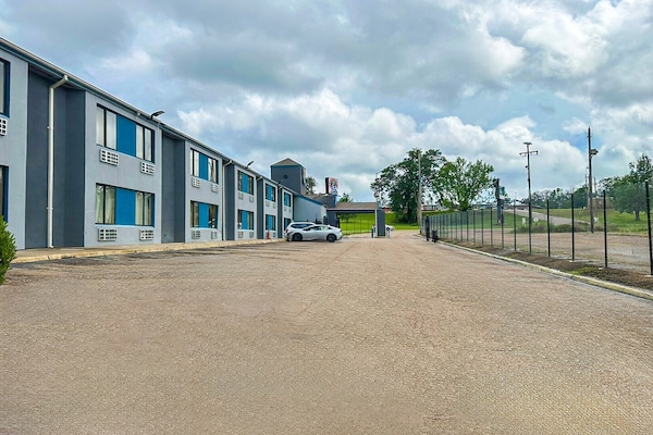Foto van 2 Queensize bedden | Roken | Jackson - Vakantiehuis in Jackson - parking