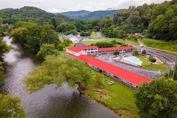 Foto van Appartement Met 2 Slaapkamers Met Keuken - Vakantiehuis in Bryson city - ExteriorSummer