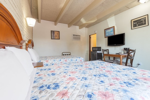 Foto van 2 tweepersoonsbedden | Rookvrij - Vakantiehuis in Breezewood - BedRoom