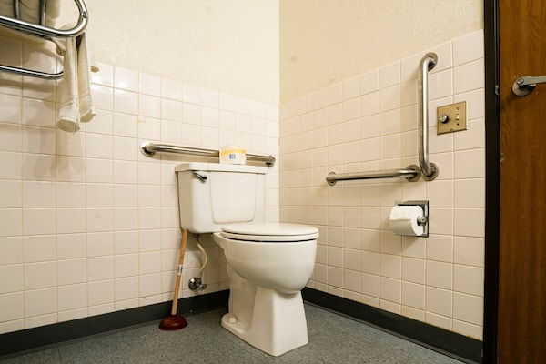 Foto van 2 tweepersoonsbedden | Rookvrij - Vakantiehuis in Redwood Falls - BathRoom