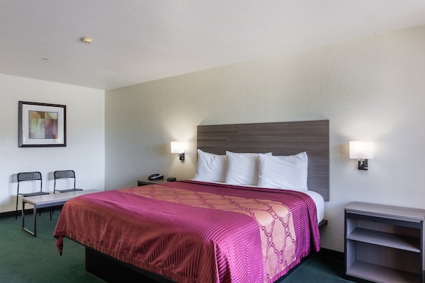 Foto van 2 tweepersoonsbedden (queensize) | Rookvrij - Vakantiehuis in San-Antonio - BedRoom