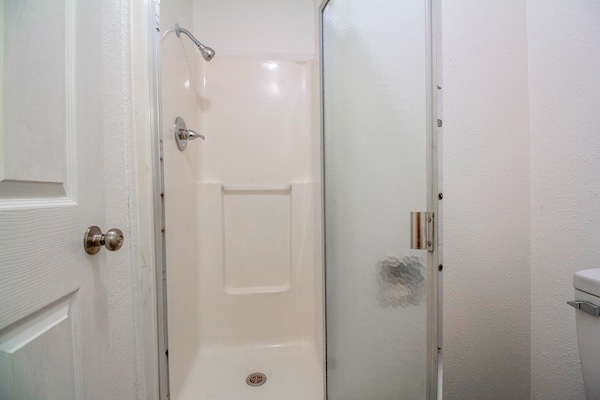 Foto van 2 Queensize Bedden Niet Roken - Vakantiehuis in Seiling, OK - BathRoom