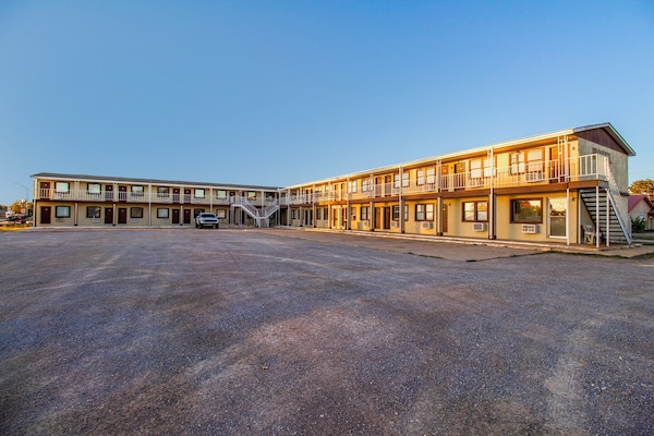 Foto van 2 Queensize Bedden Niet Roken - Vakantiehuis in Seiling, OK - parking