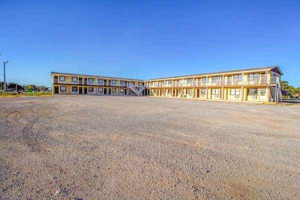 Foto van 2 Queensize Bedden Niet Roken - Vakantiehuis in Seiling, OK - ExteriorSummer