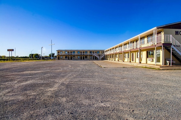 Foto van 2 Queensize Bedden Niet Roken - Vakantiehuis in Seiling, OK - ExteriorSummer