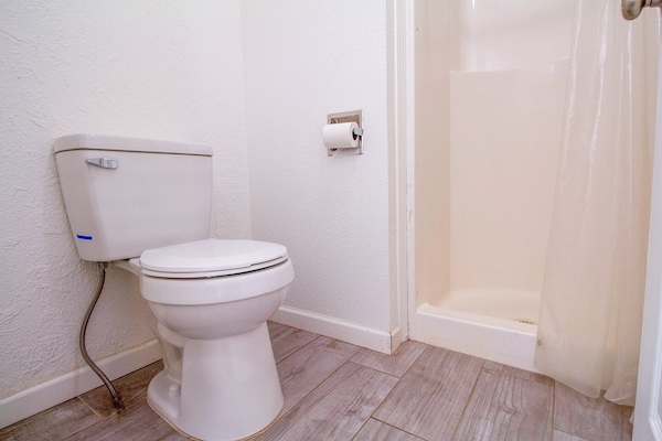 Foto van 2 Queensize Bedden Niet Roken - Vakantiehuis in Seiling, OK - BathRoom